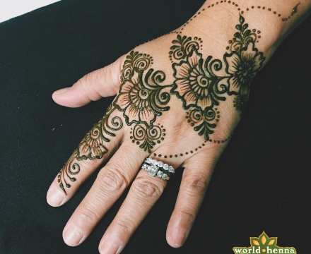 simple_but_pretty_henna_tattoo