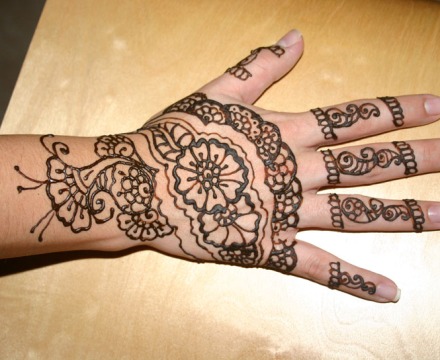 henna-hand-design-23