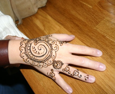 henna-hand-design-7