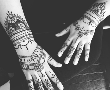 henna_two_hands